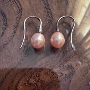 Freshwater pearl earrings